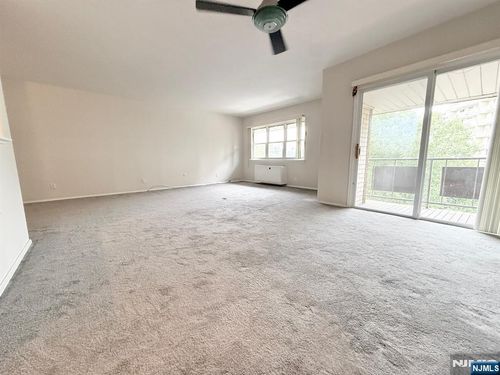 1111 River Rd, Edgewater, NJ, 07020-1335 | Card Image