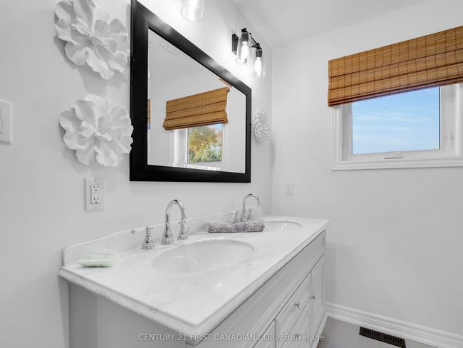 379 Front St, House other with 3 bedrooms, 4 bathrooms and 3 parking in Port Stanley ON | Image 29