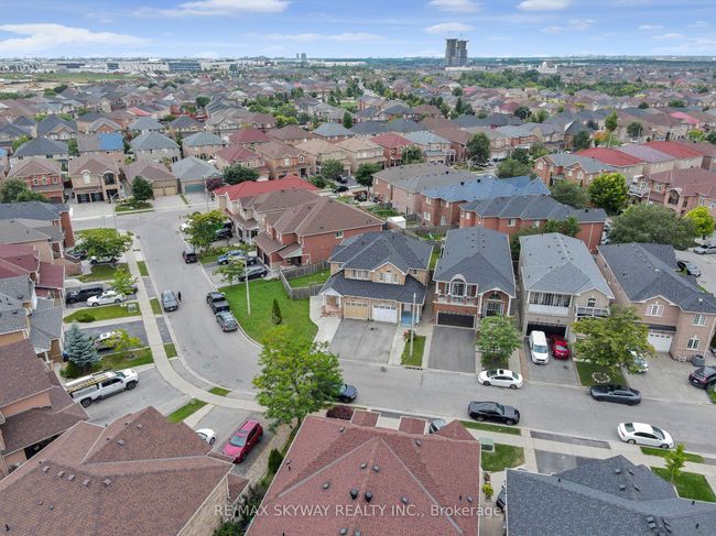 19 Rednor Dr, House attached with 4 bedrooms, 4 bathrooms and 4 parking in Brampton ON | Image 38