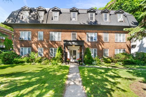 11-236 S Kingsway, Toronto, ON, M6S3T9 | Card Image