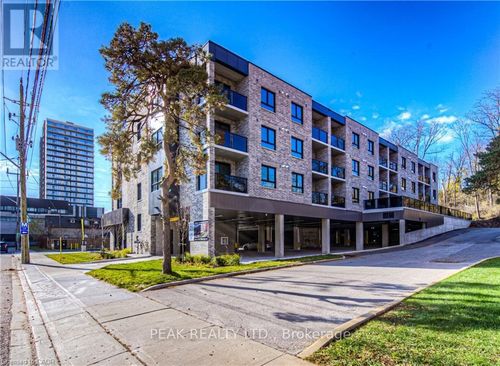 30 George St N, Cambridge, ON, N1S2M8 | Card Image