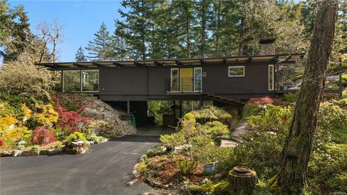 4513 Edgewood Pl, Victoria, BC, V8X2N8 | Card Image