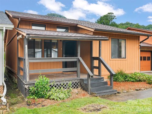 94 Market St, Maggie Valley, NC, 28751-8594 | Card Image