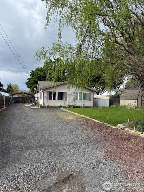 411 E Pearson St, Dayton, WA, 99328-1644 | Card Image