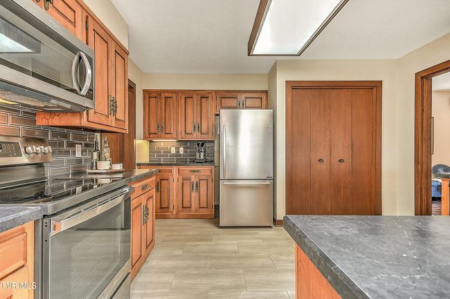 55 Grove Hill Rd, House other with 3 bedrooms, 4 bathrooms and null parking in Kingsport TN | Image 21
