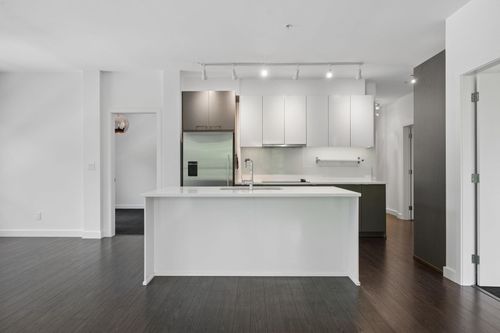 204-1621 Hamilton Avenue, North Vancouver, BC, V7P0B6 | Card Image