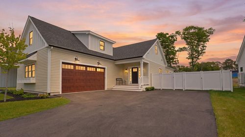 17 Josiah Path, Falmouth, MA, 02540-3236 | Card Image