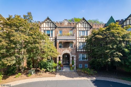 4 Riverside Dr, Cranford, NJ, 07016-2257 | Card Image