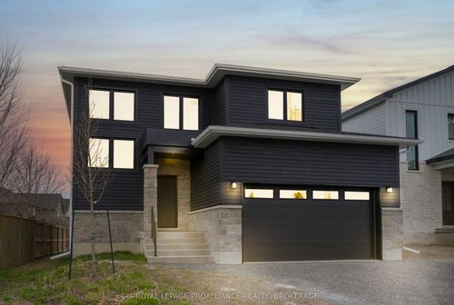 2 Park Cres, Amherstview, ON, K7N0C2 | Card Image