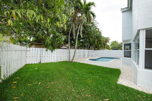 1127 Sw 104 Th Way, House other with 4 bedrooms, 3 bathrooms and null parking in Pembroke Pines FL | Image 34