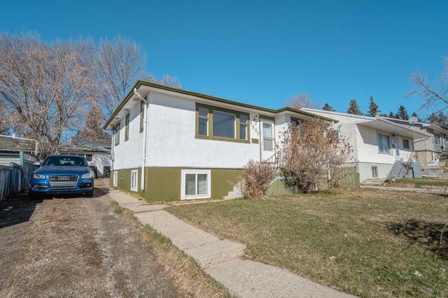 3507 1 Street Ne, Home with 3 bedrooms, 2 bathrooms and 4 parking in Calgary AB | Image 2