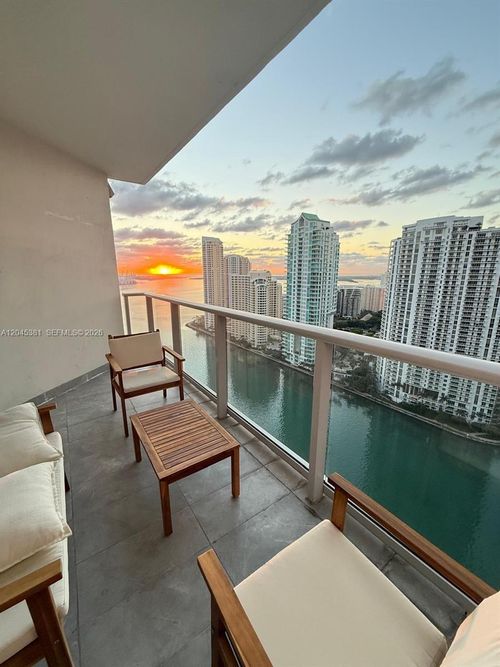 t-2806-300 S Biscayne Blvd, Miami, FL, 33131-5312 | Card Image