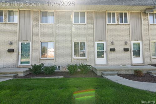 4268 15 Mile Rd, Sterling Heights, MI, 48310-5407 | Card Image