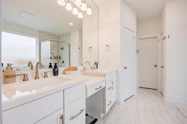 Primary Bathroom | Image 30