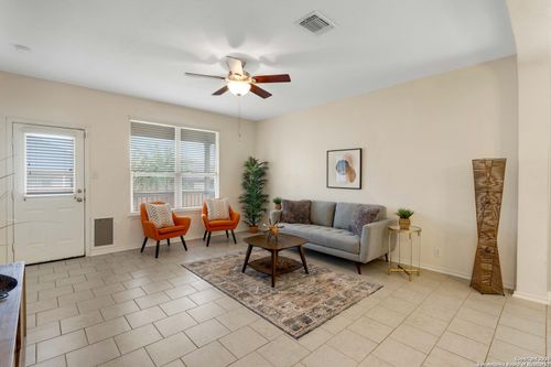 428 Kings Way, Cibolo, TX, 78108-4429 | Card Image