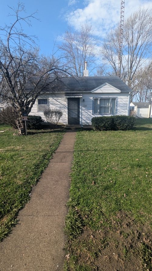 617 Woodlawn Ave, Mattoon, IL, 61938-6187 | Card Image