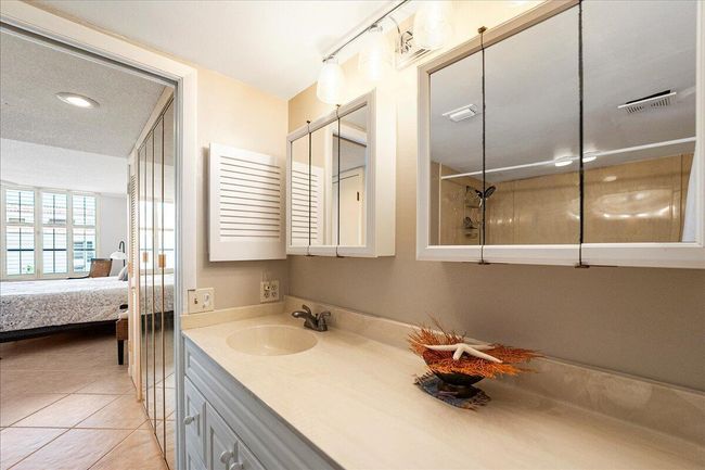 APT-323 - 4100 Highway A1a, Condo with 3 bedrooms, 3 bathrooms and null parking in Hutchinson Island FL | Image 17