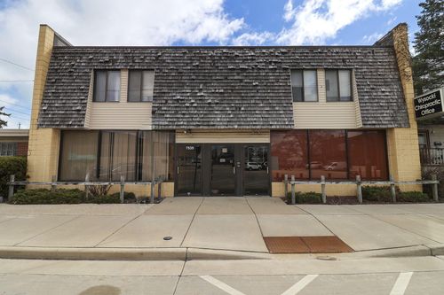 7535 22nd Ave, KENOSHA, WI, 53143-5701 | Card Image