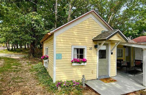 30 Kingshighway, Eureka Springs, AR, 72632-3528 | Card Image