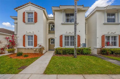 951 Ne 42nd Ter, Homestead, FL, 33033-6617 | Card Image