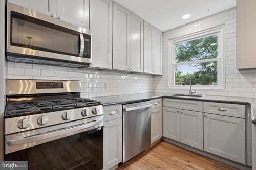 354 Dawson St, PHILADELPHIA, PA, 19128-3701 | Card Image