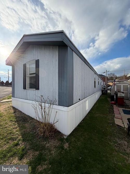 3 Hilltop Ave, Akron, PA, 17501-1454 | Card Image