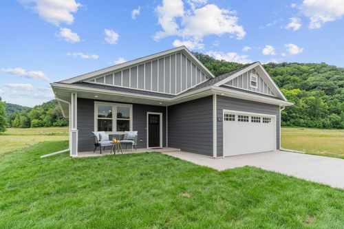 585 Cedar Dr, Lake City, MN, 55041-5003 | Card Image