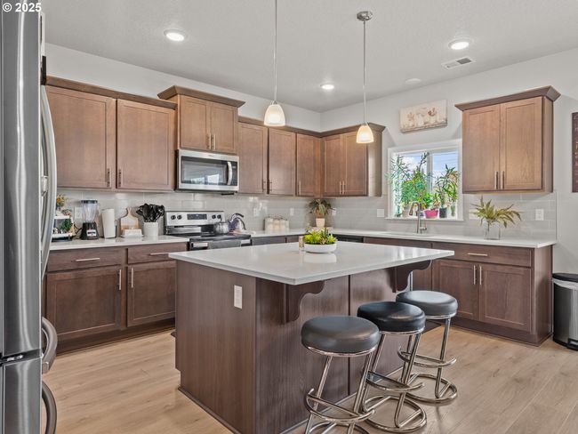 277 S 7 Th St, House other with 5 bedrooms, 3 bathrooms and 3 parking in Carlton OR | Image 4