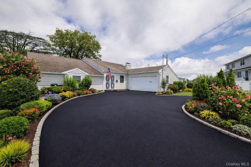 163 Mott St, Oceanside, NY, 11572-5522 | Card Image