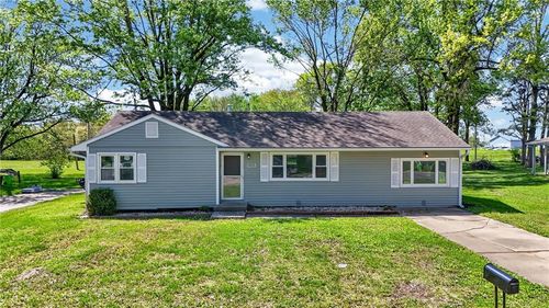 1901 Crestwood Dr, Harrisonville, MO, 64701-1135 | Card Image