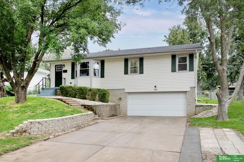 813 Janesview St, Papillion, NE, 68046-2017 | Card Image