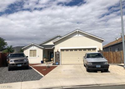 562 Stone Creek Court, House other with 3 bedrooms, 2 bathrooms and null parking in Fernley NV | Image 1