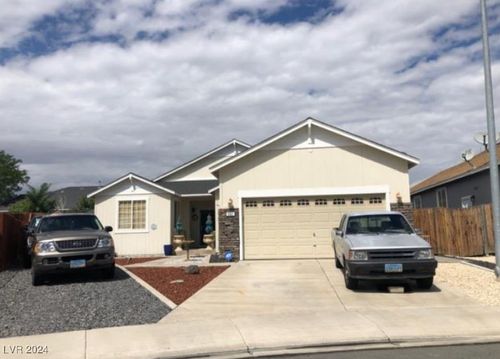 562 Stone Creek Court, Fernley, NV, 89408 | Card Image