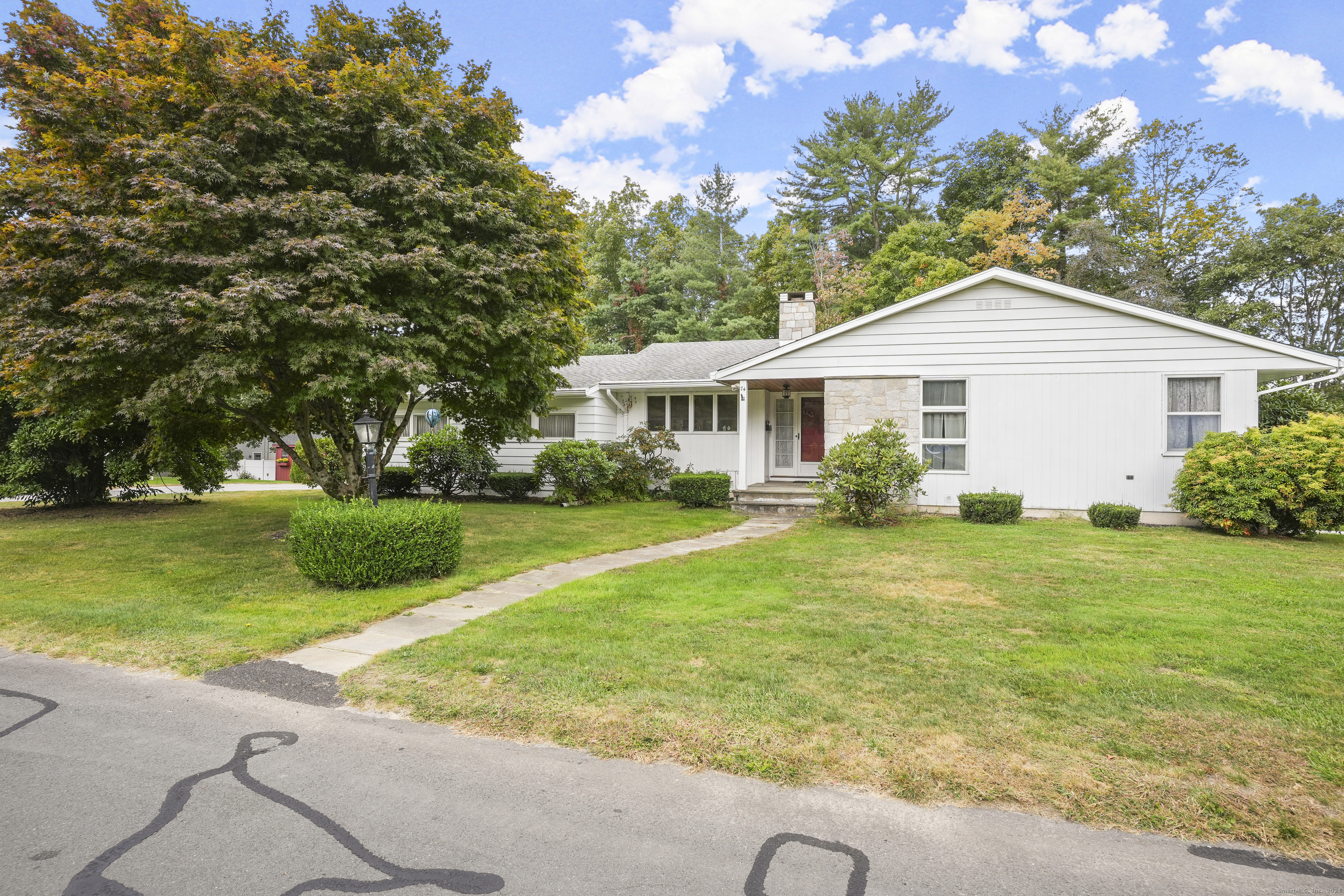 Apter Dr, Torrington, CT 06790