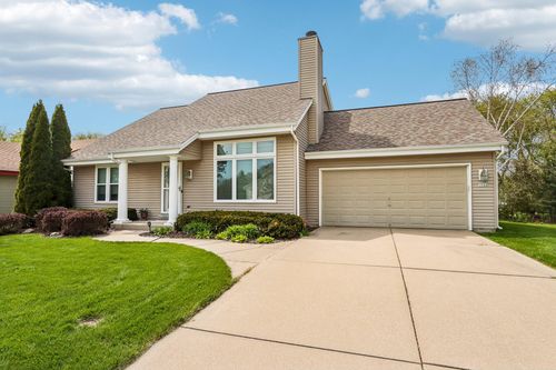 1900 Wexford Ln, WAUKESHA, WI, 53186-1252 | Card Image