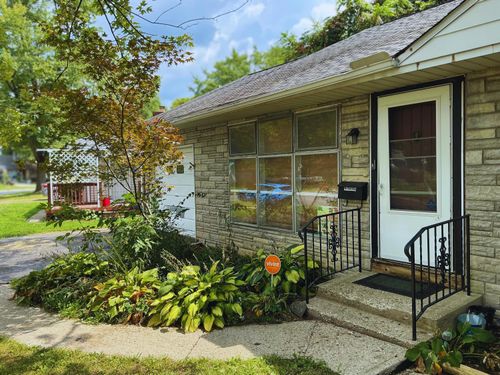 1202 Manfeld Dr, Columbus, OH, 43227-1438 | Card Image