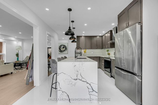 91 Buick Blvd, House other with 7 bedrooms, 5 bathrooms and 7 parking in Brampton ON | Image 13