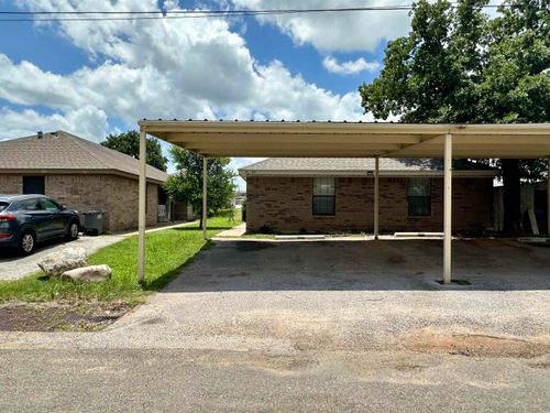 714 Redwood Ln, Kingsland, TX, 78639-4172 | Card Image