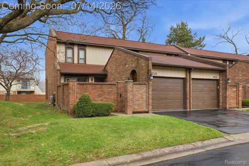 a-1097 Kirts Blvd, Troy, MI, 48084-4873 | Card Image
