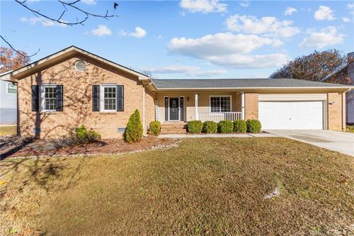 6137 Lakeway Dr, Fayetteville, NC, 28306-9755 | Card Image