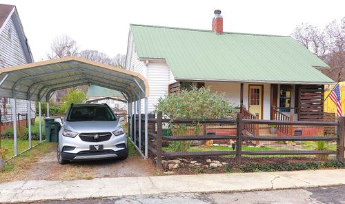 409 Florence St, Clinton, SC, 29325-1929 | Card Image