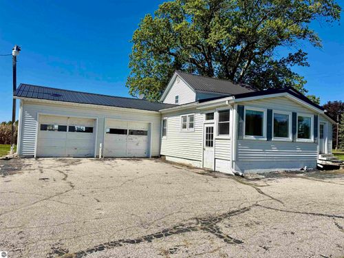 588 E Pierce Road, Ithaca, MI, 48847 | Card Image
