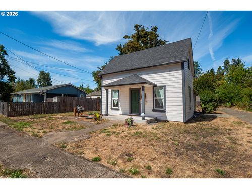 126 E Madison Ave, Cottage Grove, OR, 97424-2148 | Card Image