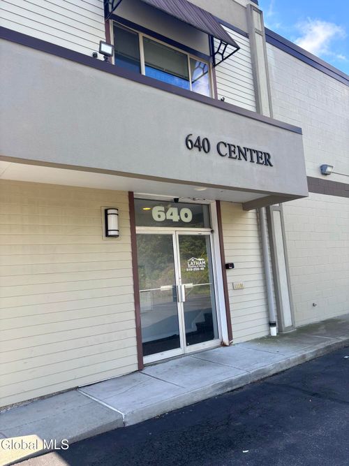 940 New Loudon Road, Colonie, NY, 12110 | Card Image