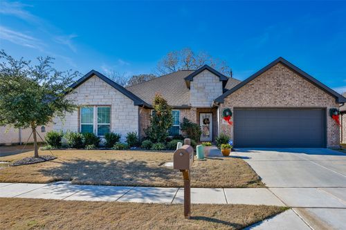 1135 Vintage Ave, Gainesville, TX, 76240-5944 | Card Image