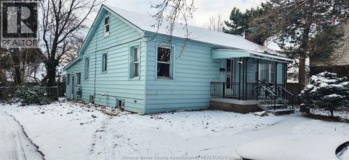559 Vanier St, Windsor, ON, N8X3E2 | Card Image