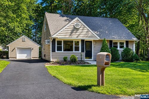 27 Ferndale Rd, Wayne, NJ, 07470-7406 | Card Image