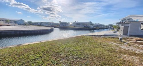 158 S Saint Thomas Cir, APOLLO BEACH, FL, 33572-2254 | Card Image