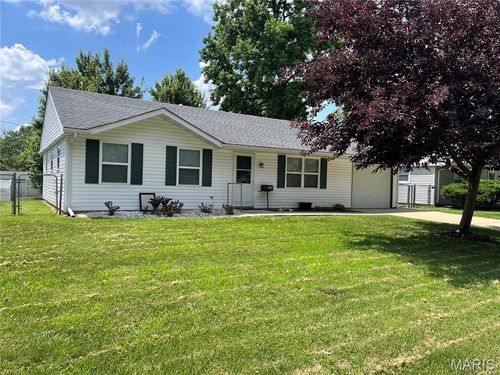 402 Willow Dr, O Fallon, IL, 62269-1079 | Card Image