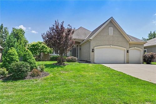 24111 W 121st St, Olathe, KS, 66061-6201 | Card Image